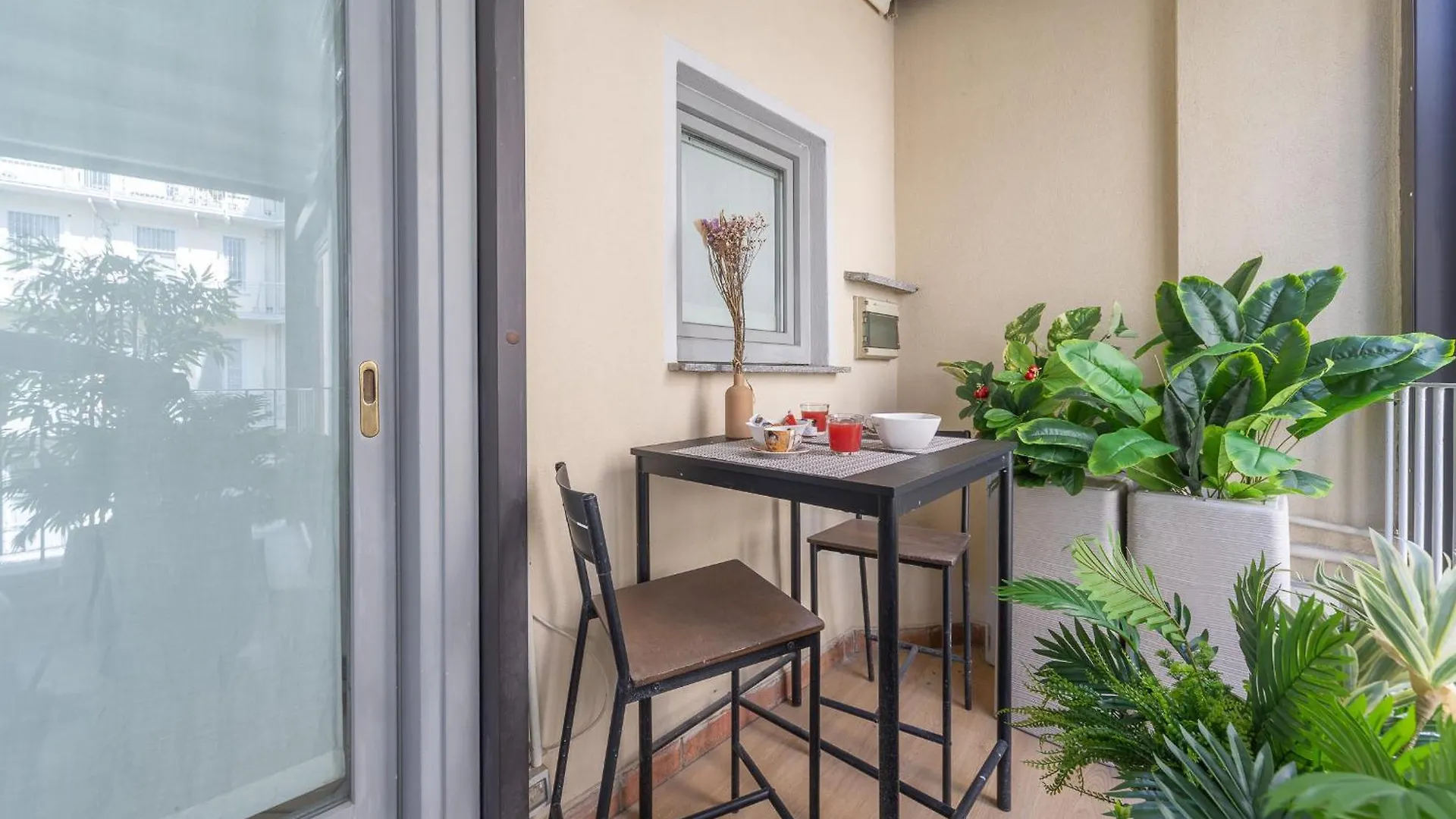 Sunny Apartment With Terrace In Milan City Center By Rentopolis Italia