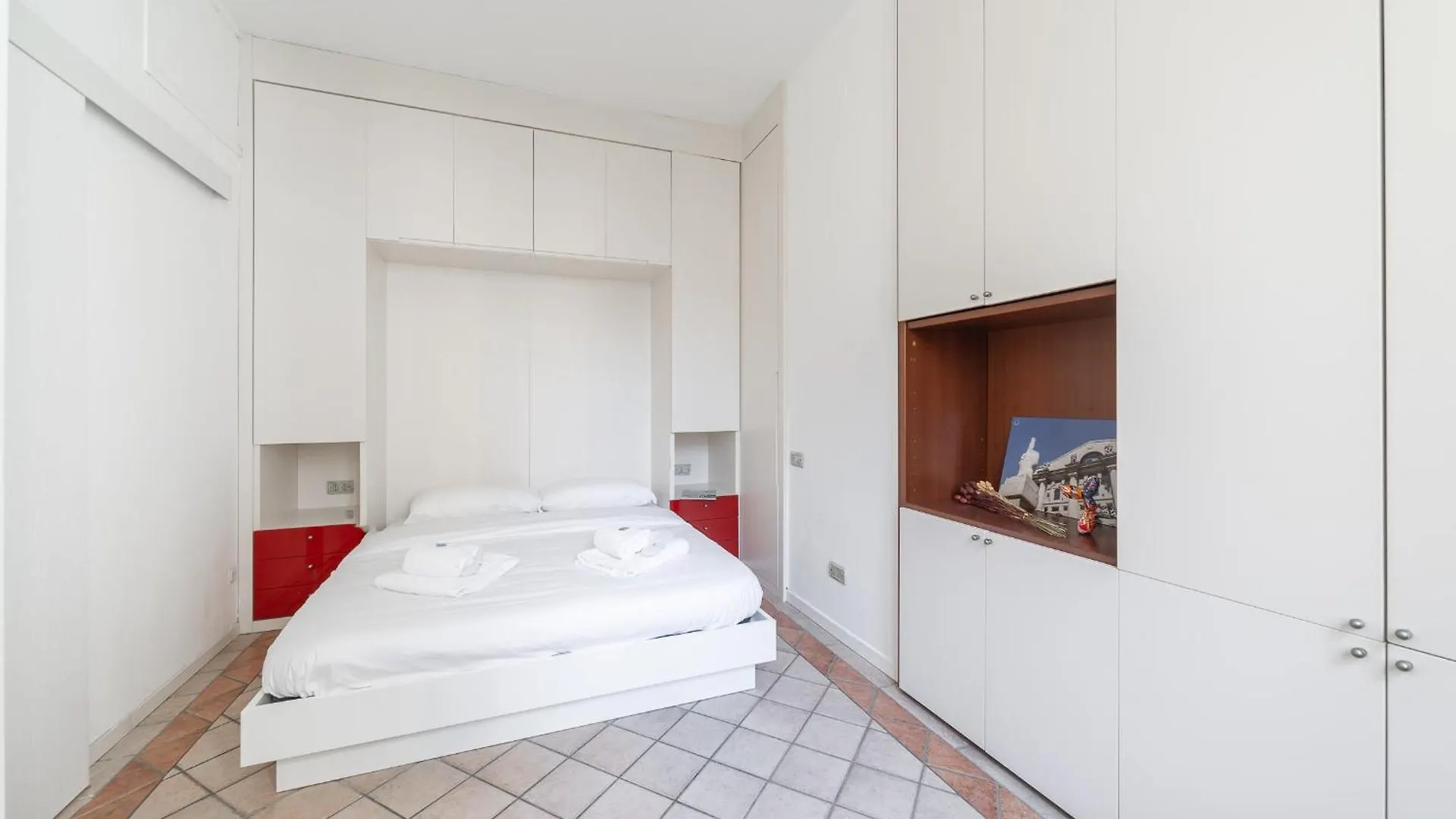 Sunny Apartment With Terrace In Milan City Center By Rentopolis Italia