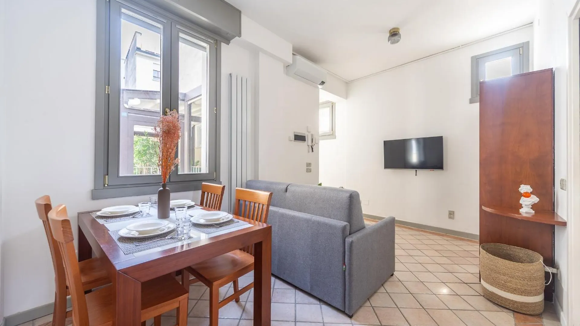 Sunny Apartment With Terrace In Milan City Center By Rentopolis Italia